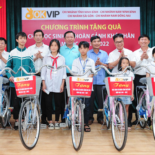 Tặng xe đạp và học bổng cho trẻ em nghèo vượt khó tại Tiền Giang.